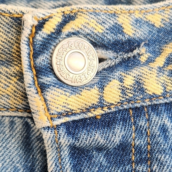 Cool vintage redone Levi's skirt by Streets‎ Ahead - Picture 7 of 8